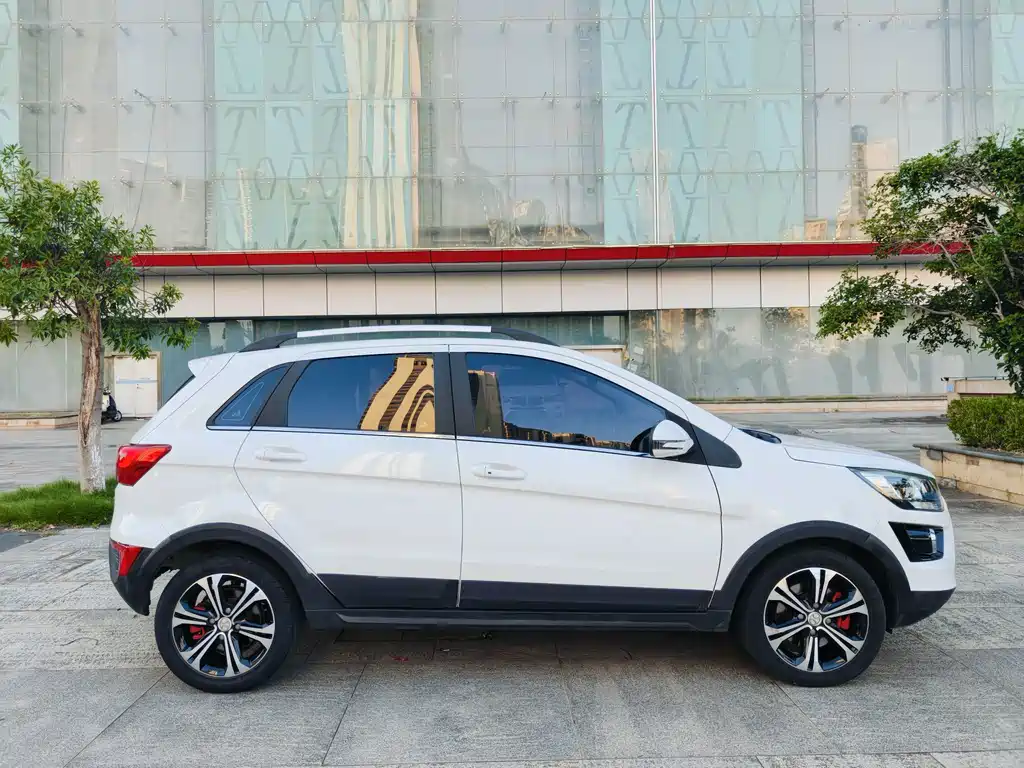 BAIC New Energy EX — миниатюра 7