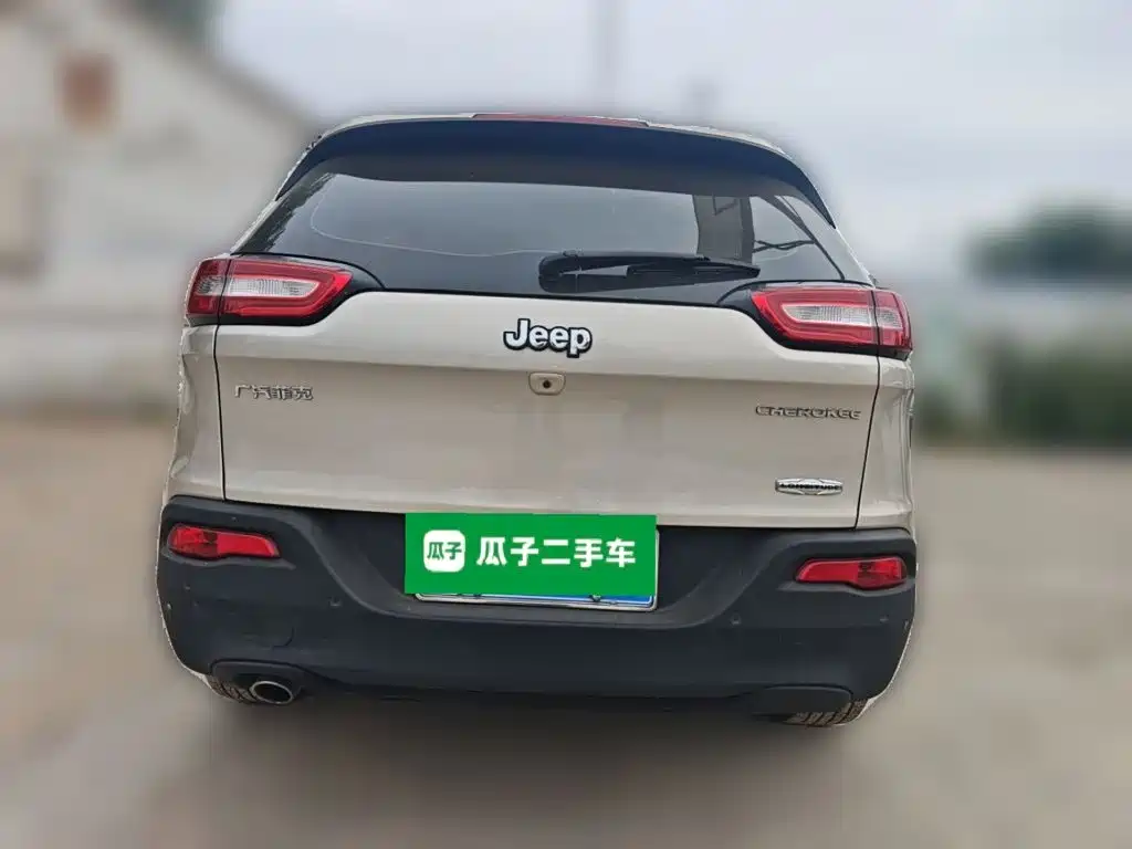 Jeep Cherokee — миниатюра 3