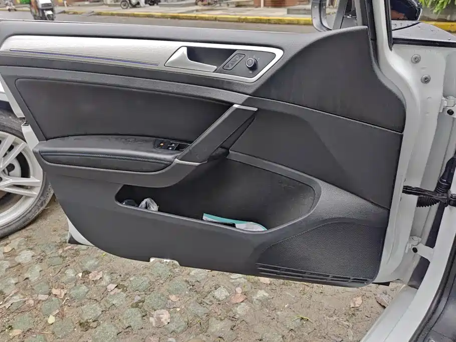 Volkswagen Golf EV — миниатюра 7