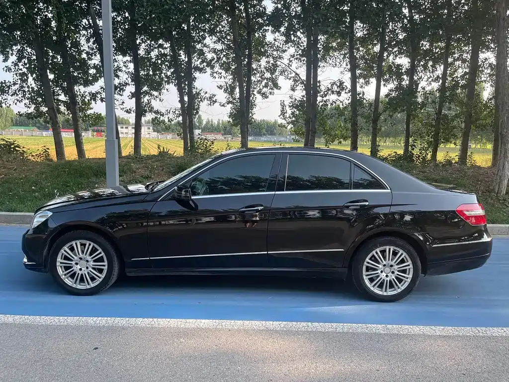 Mercedes-Benz E-Class (Import) — миниатюра 4