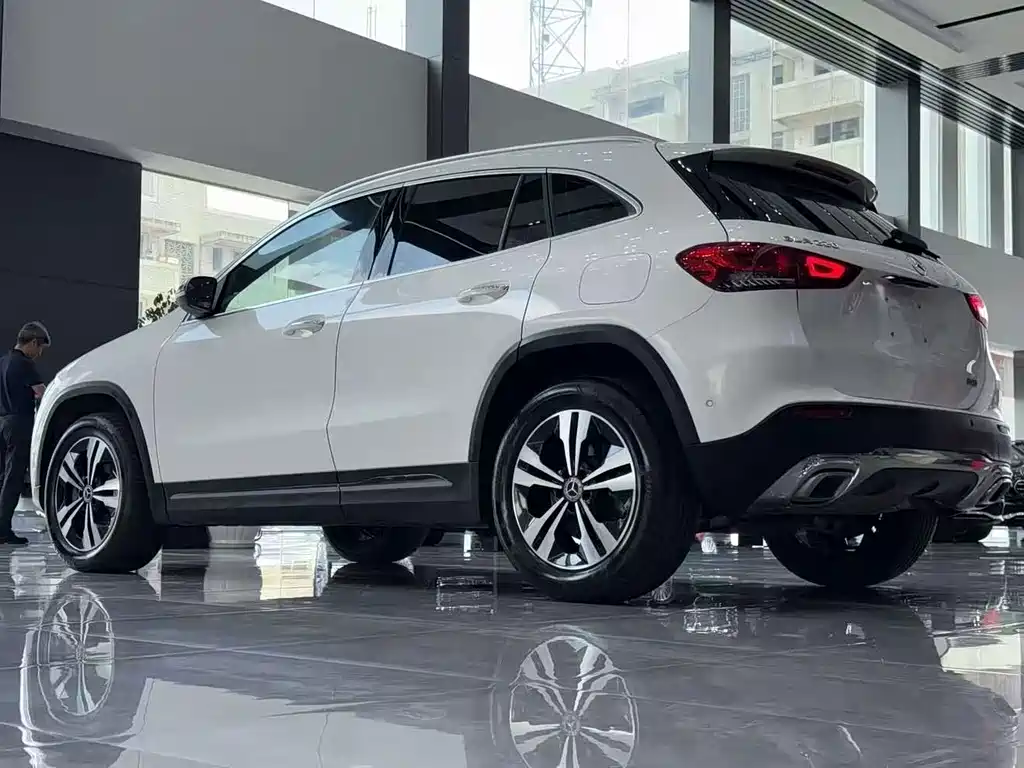 Mercedes-Benz GLA — миниатюра 7