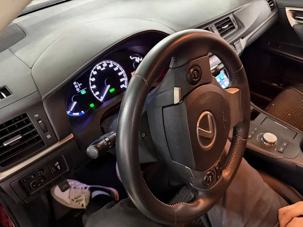 Lexus CT — миниатюра 9