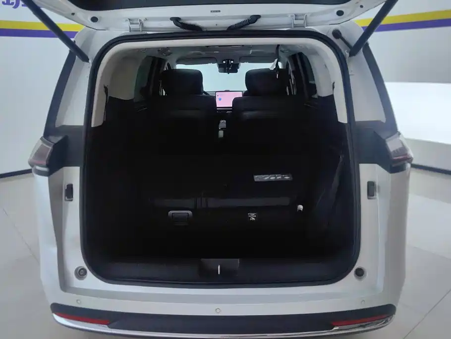 GAC Motor 传祺E8 PHEV — миниатюра 4