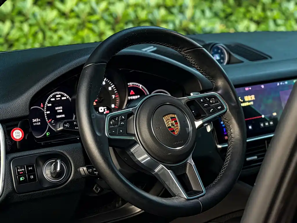 Porsche Cayenne — миниатюра 8