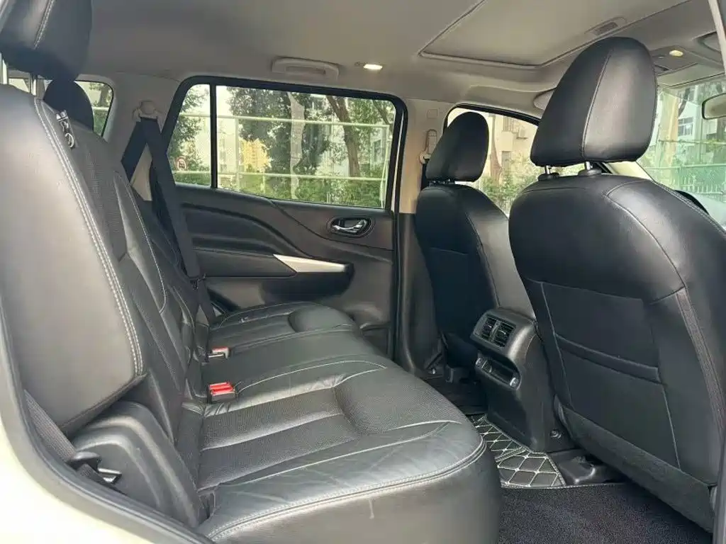Nissan Terra — миниатюра 6