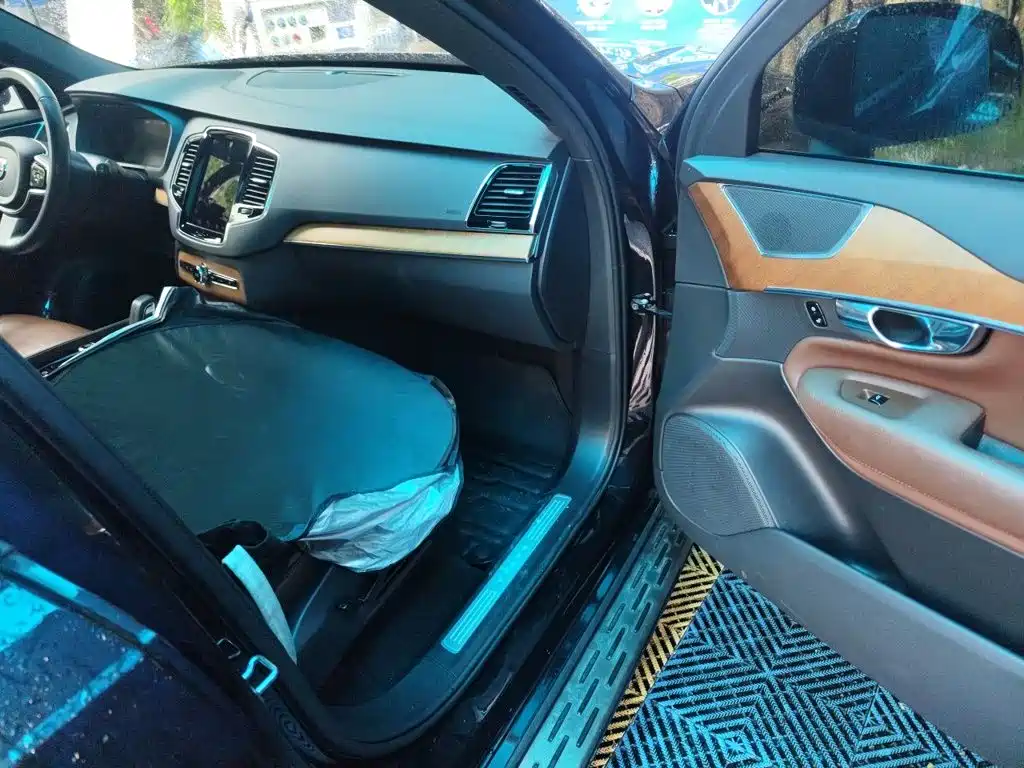 Volvo XC90 — миниатюра 17