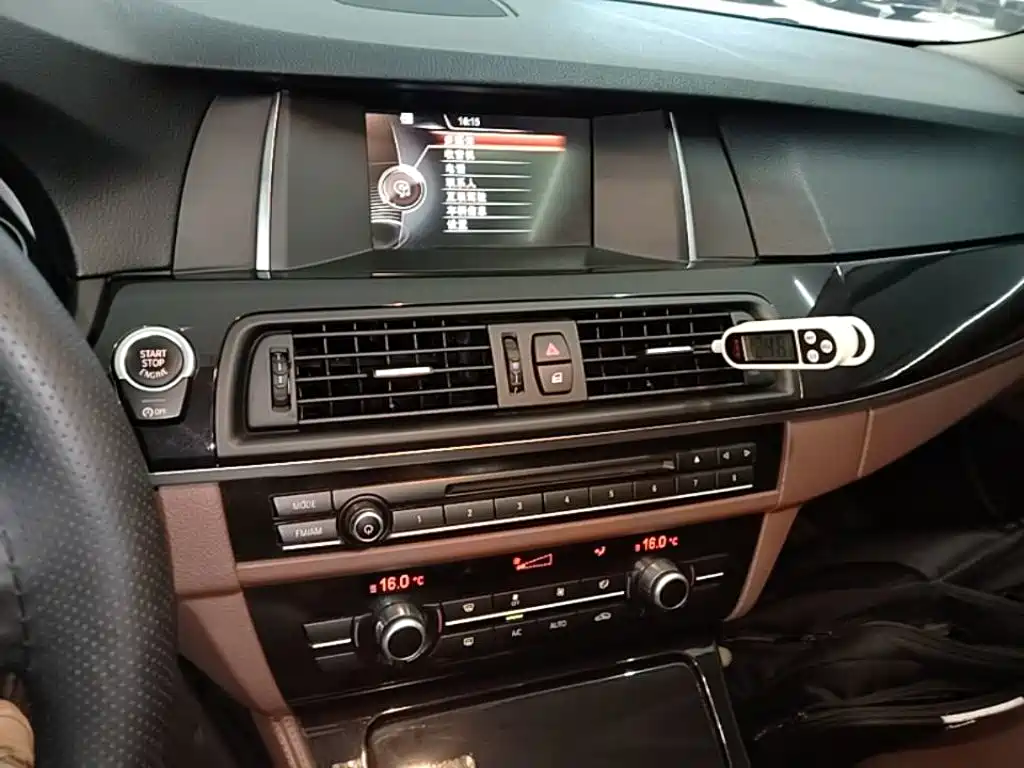 BMW 5 Series — миниатюра 13