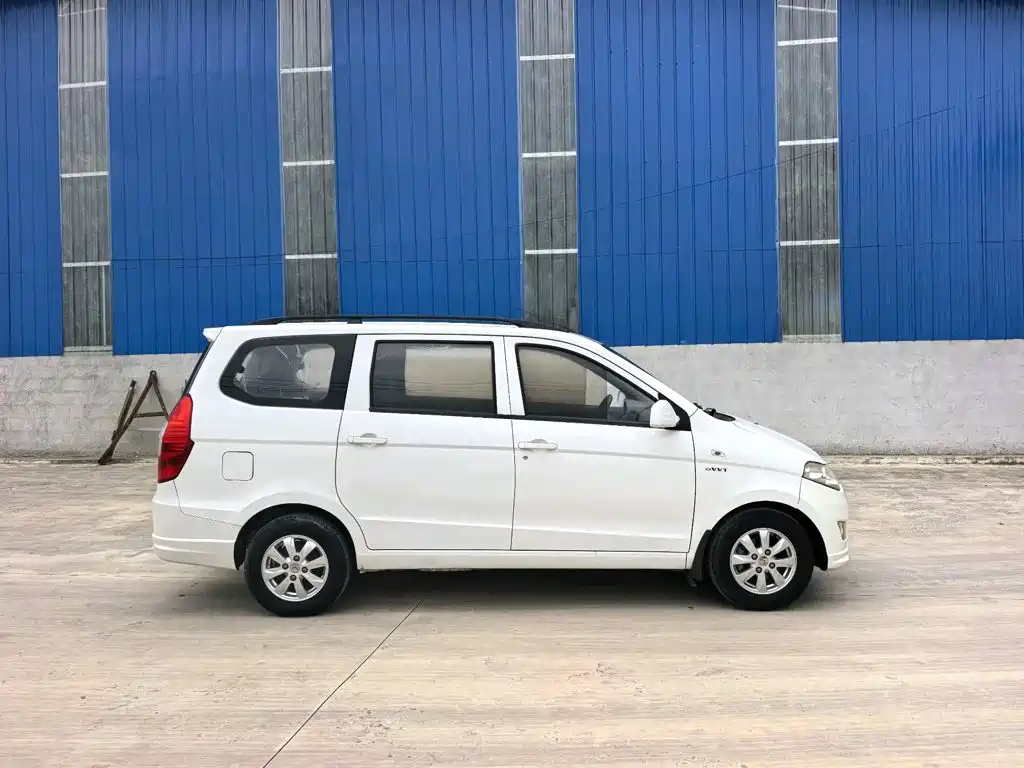 Wuling Hongguang — миниатюра 3