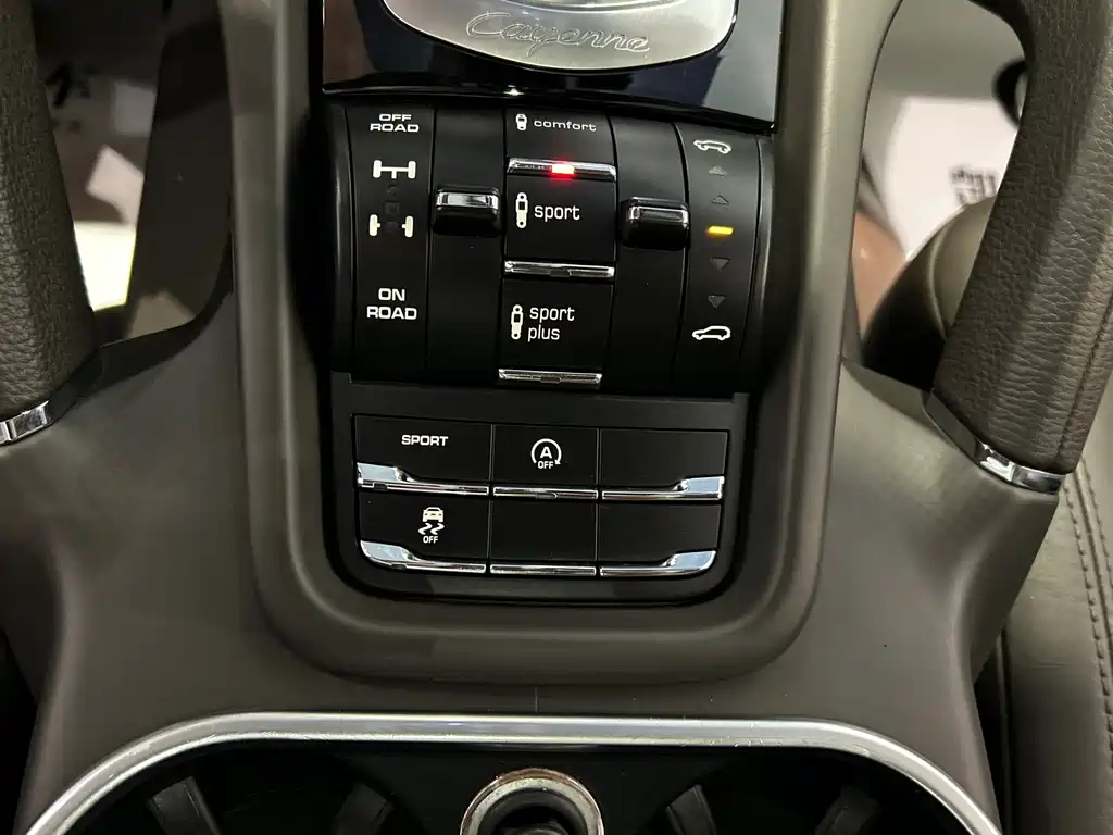 Porsche Cayenne — миниатюра 18