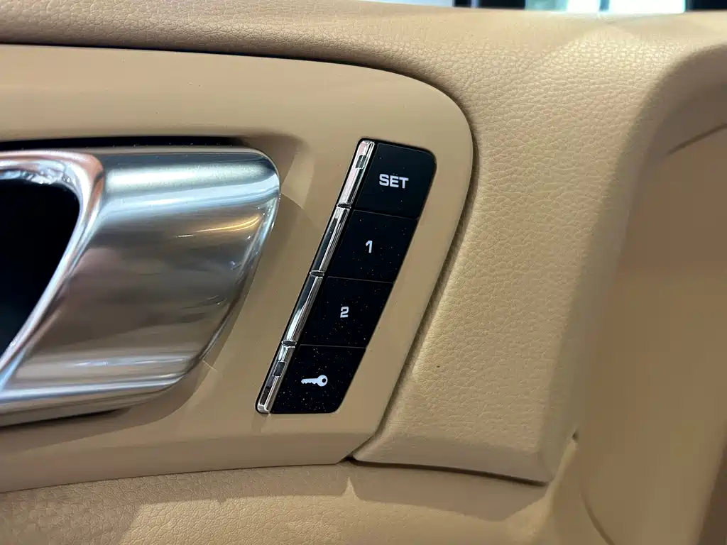 Porsche Cayenne — миниатюра 6