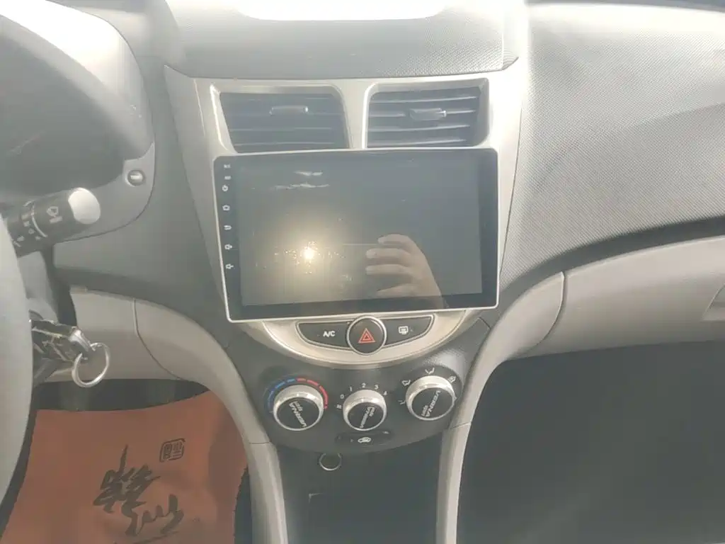 Hyundai Verna — миниатюра 13