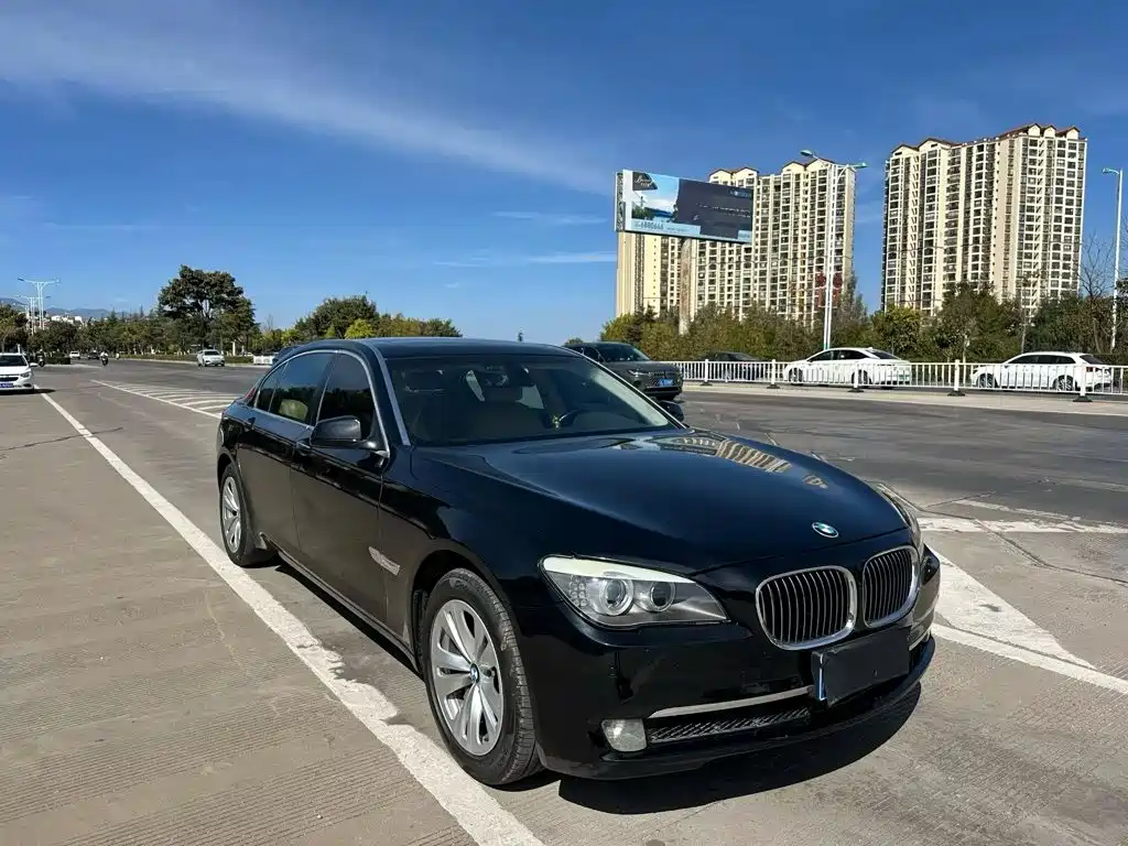 BMW 7 Series — миниатюра 3