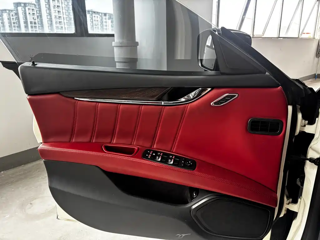 Maserati Quattroporte — миниатюра 5