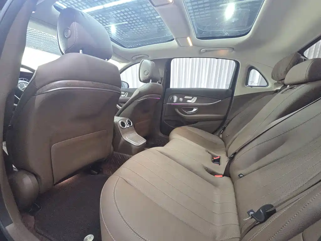 Mercedes-Benz E-Class — миниатюра 11