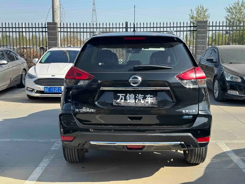 Nissan X-Trail 2017 2.5L CVT Luxury 4WD