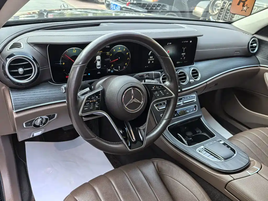 Mercedes-Benz E-Class 2022 — фото 9