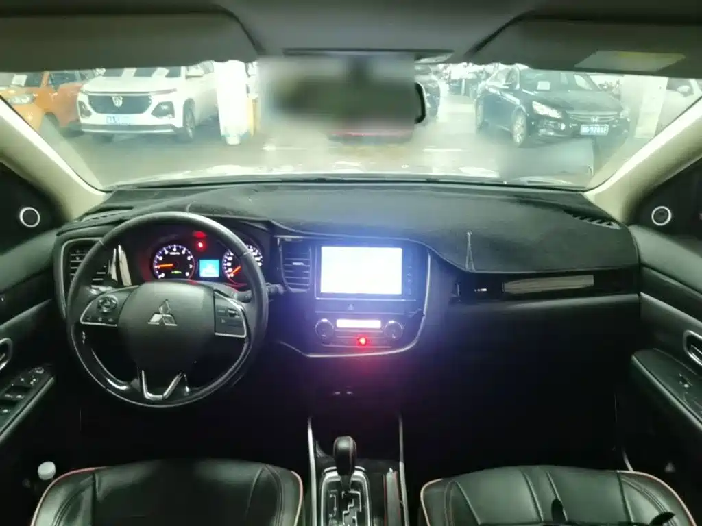 Mitsubishi Outlander — миниатюра 10