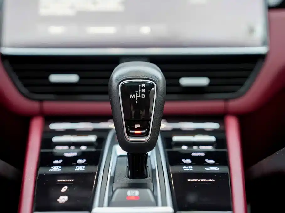 Porsche Cayenne — миниатюра 12