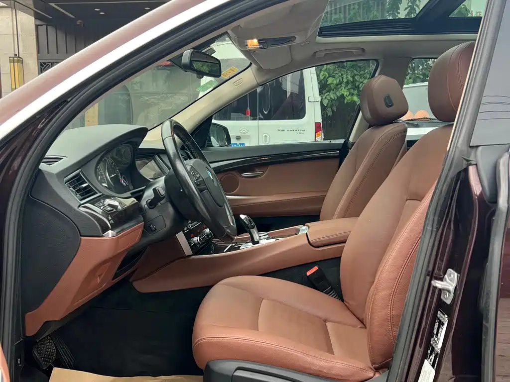 BMW 5 Series GT 5 GT 2015 528i Lead