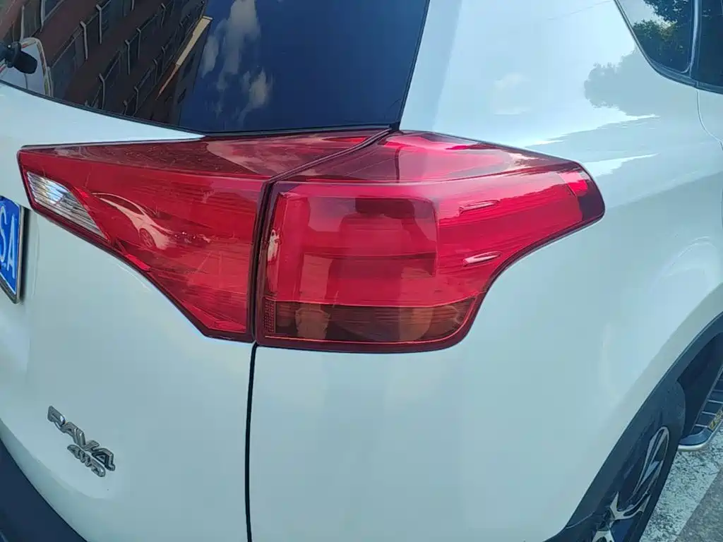Toyota RAV4 2015 2.5L AT Elite