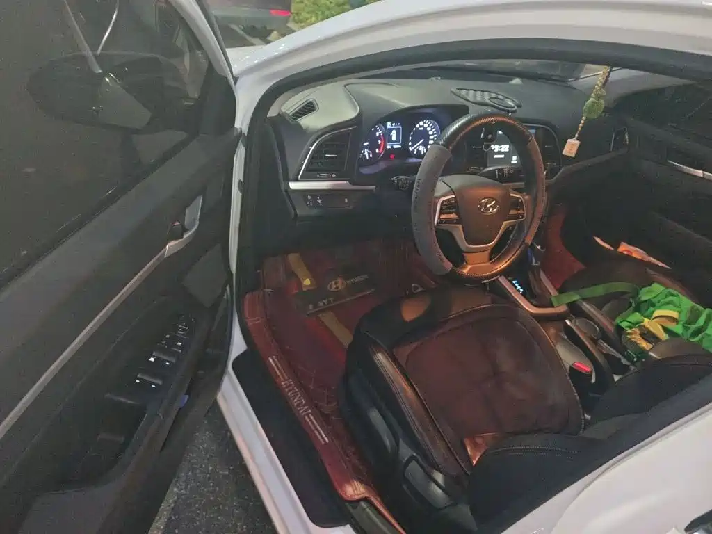 Hyundai Elantra — миниатюра 14