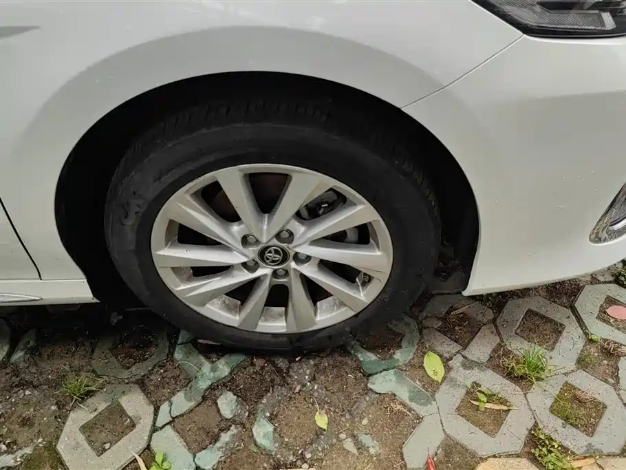 Toyota Camry 2023 2.0G Luxury