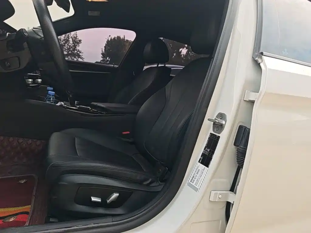 BMW 5 Series — миниатюра 15