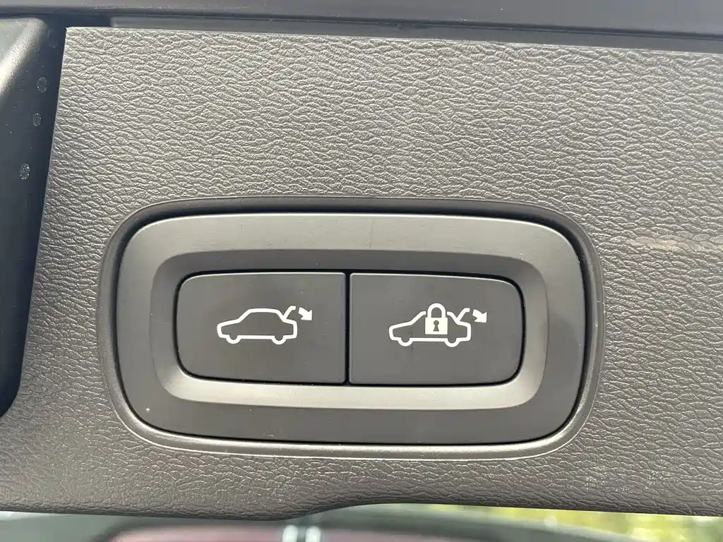 Volvo XC60 PHEV — миниатюра 19