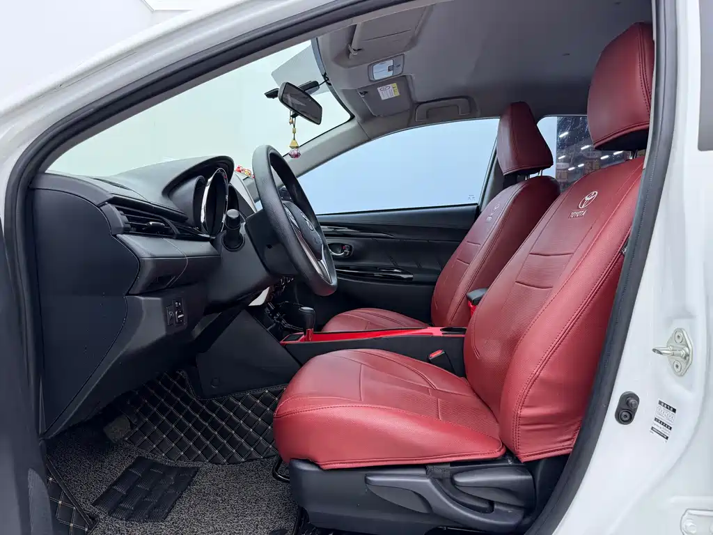 Toyota Yaris L — миниатюра 10