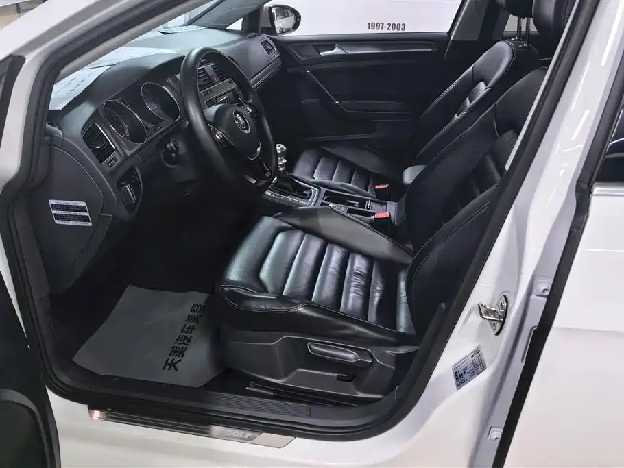Volkswagen Golf 2016 230TSI AT Luxury
