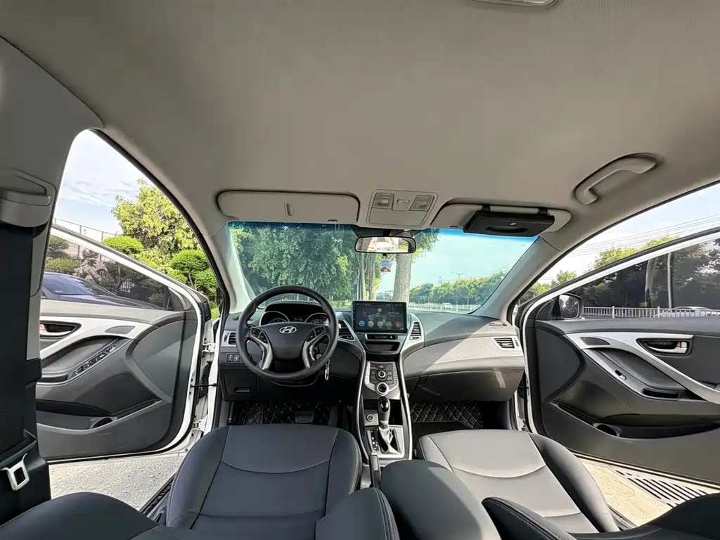 Hyundai Elantra Langdong — миниатюра 11