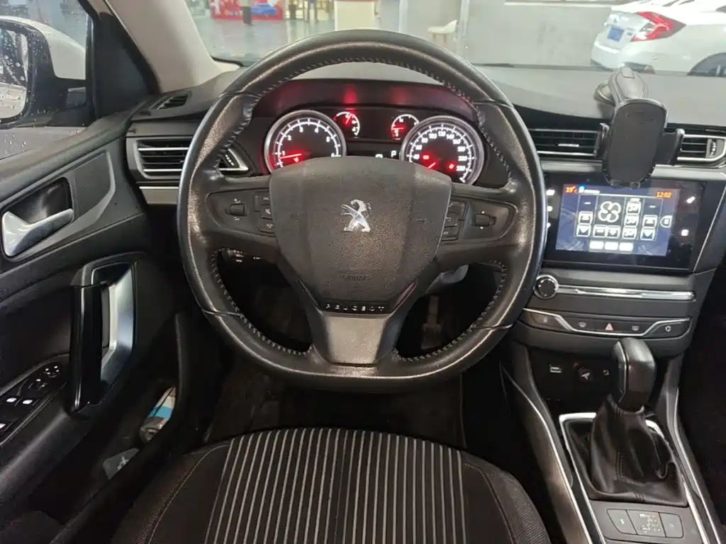 Peugeot 408 — миниатюра 15