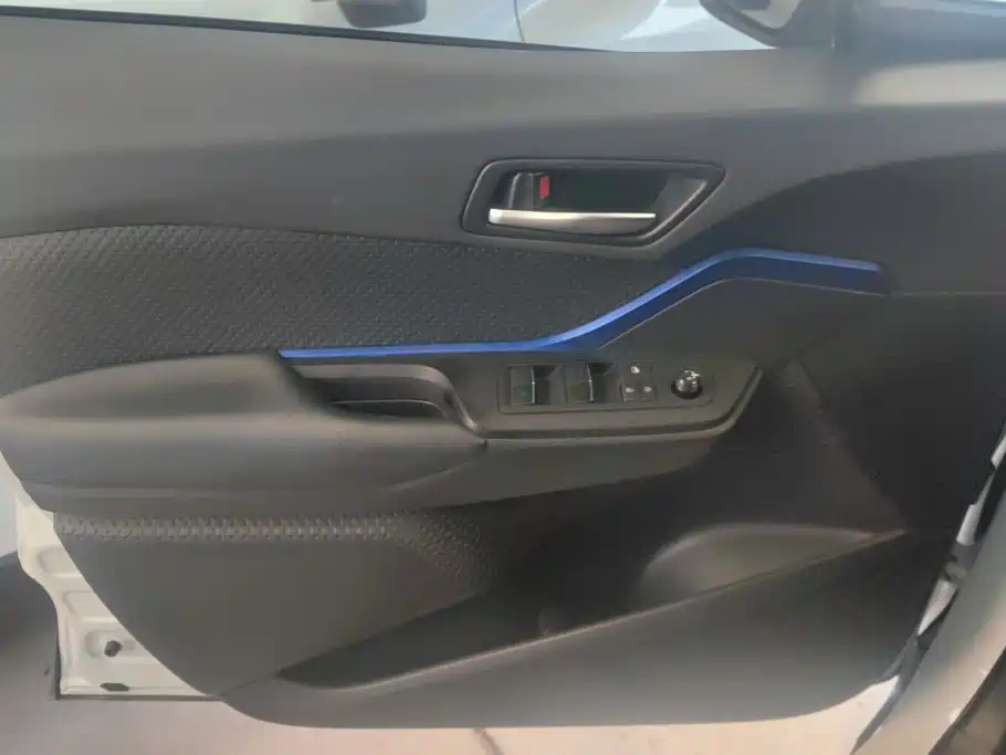 Toyota C-HR — миниатюра 7