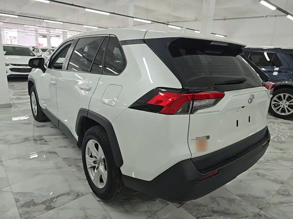 Toyota RAV4 — миниатюра 5