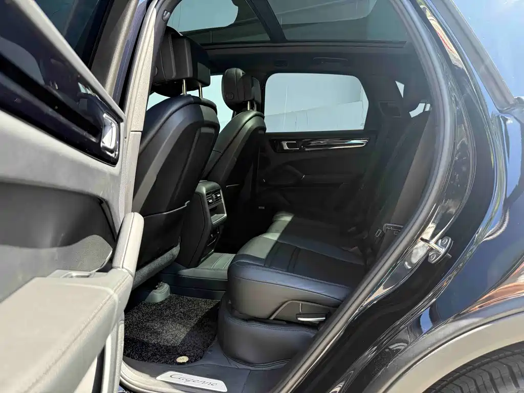 Porsche Cayenne — миниатюра 9