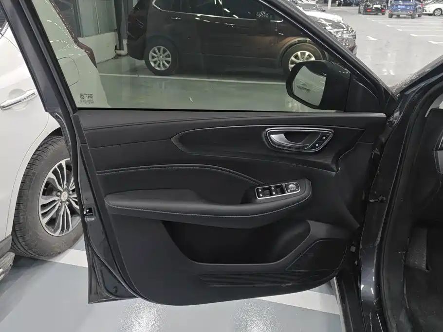Roewe RX5 — миниатюра 7