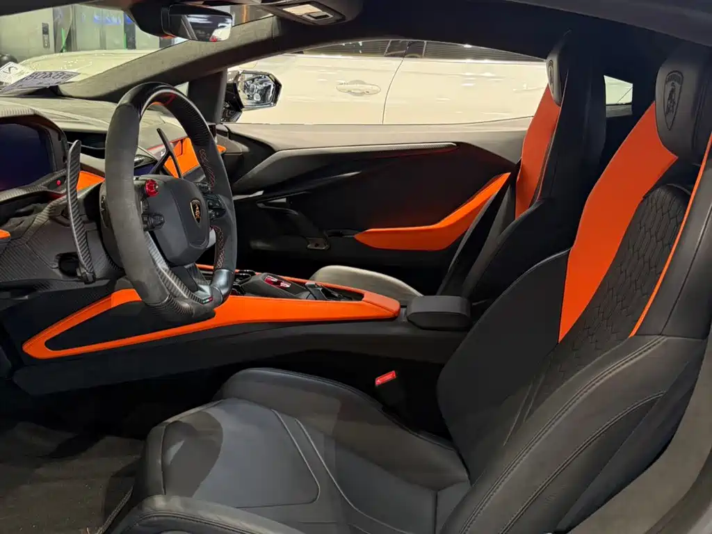 Lamborghini Revuelto — миниатюра 15