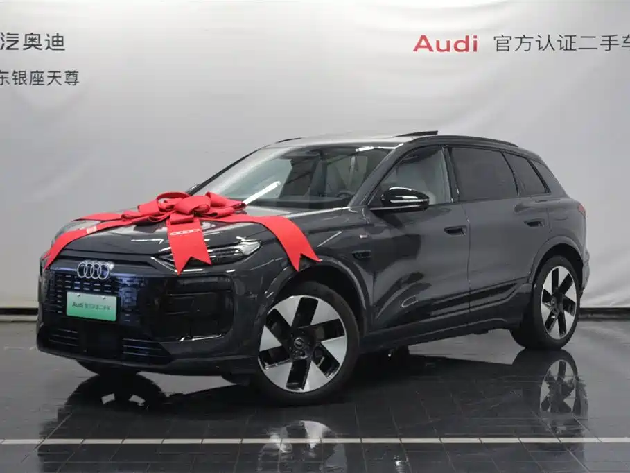 AUDI Q6L E TRON
