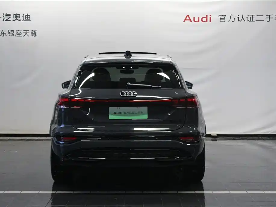 AUDI Q6L E TRON