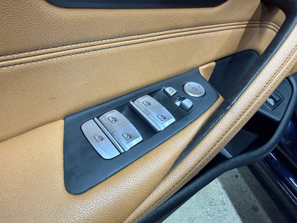 BMW 5 Series (Import) — миниатюра 21