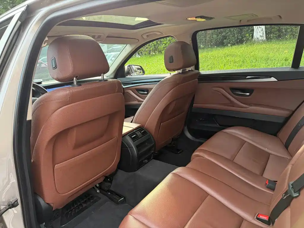 BMW 5 Series — миниатюра 11