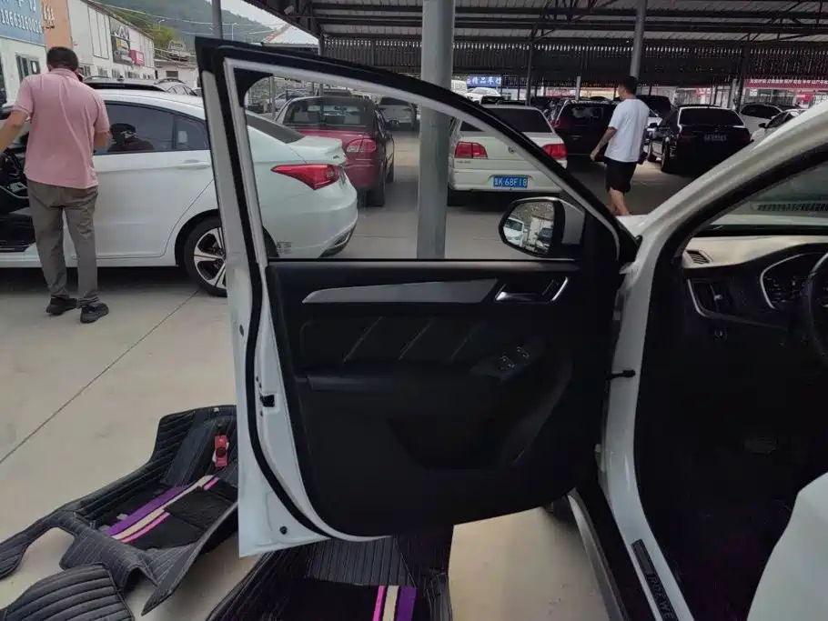 Roewe RX5 — миниатюра 7