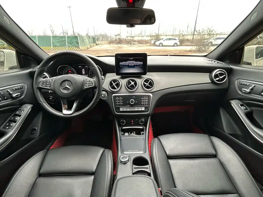 MERCEDES-BENZ CLA
