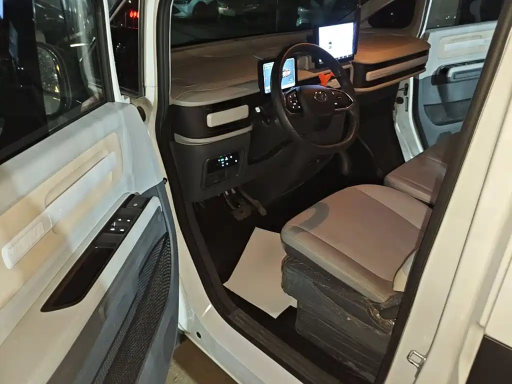 MAXUS V1 — миниатюра 16
