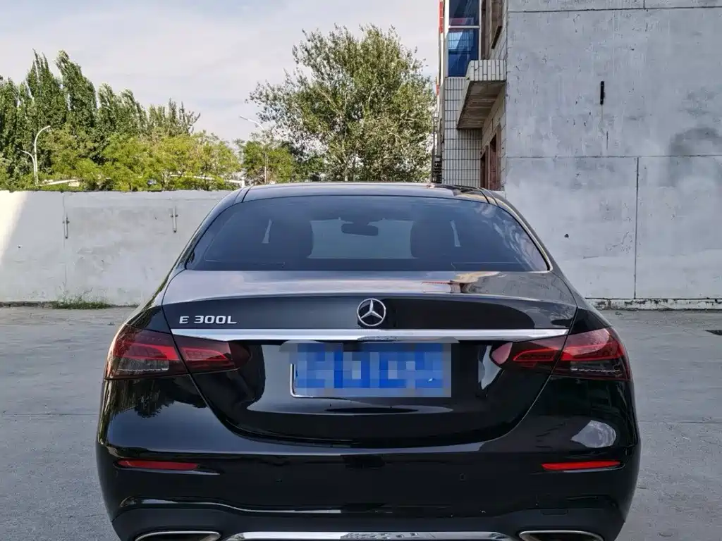Mercedes-Benz E-Class — миниатюра 4