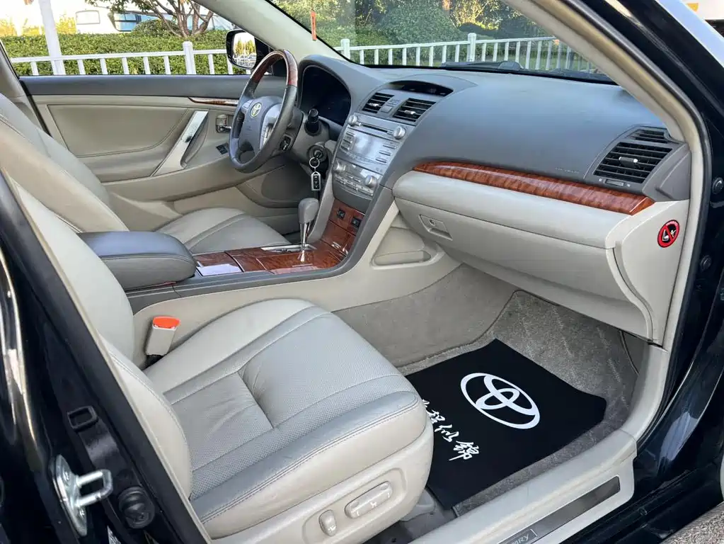 Toyota Camry — миниатюра 6