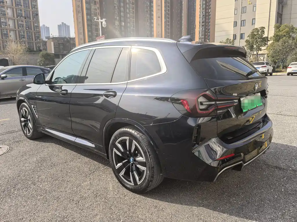 BMW iX3 — миниатюра 7