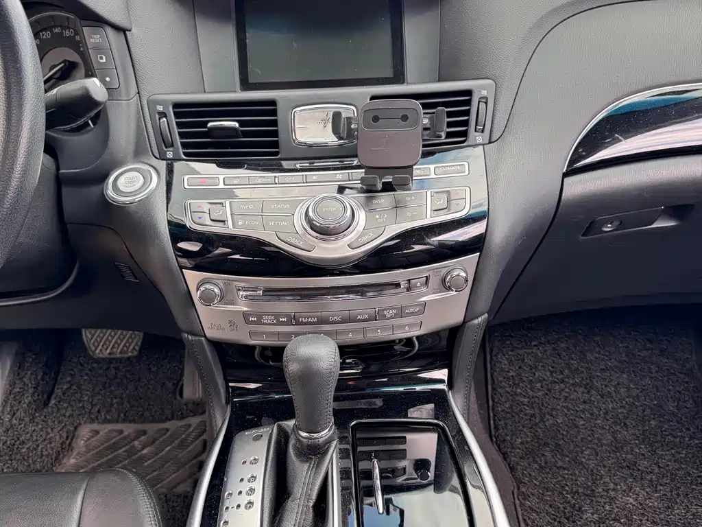 Infiniti Q70 — миниатюра 13