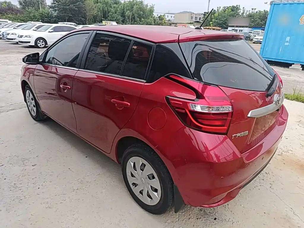 Toyota Yaris L — миниатюра 5
