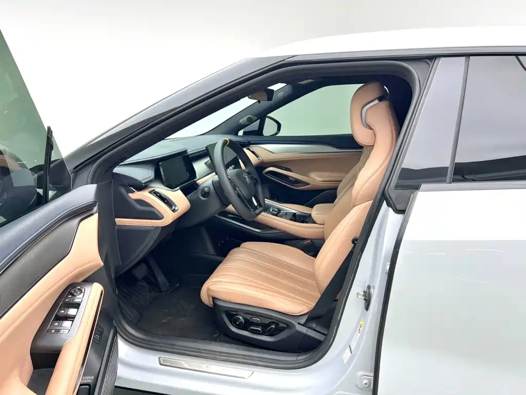 BYD L EV — миниатюра 9